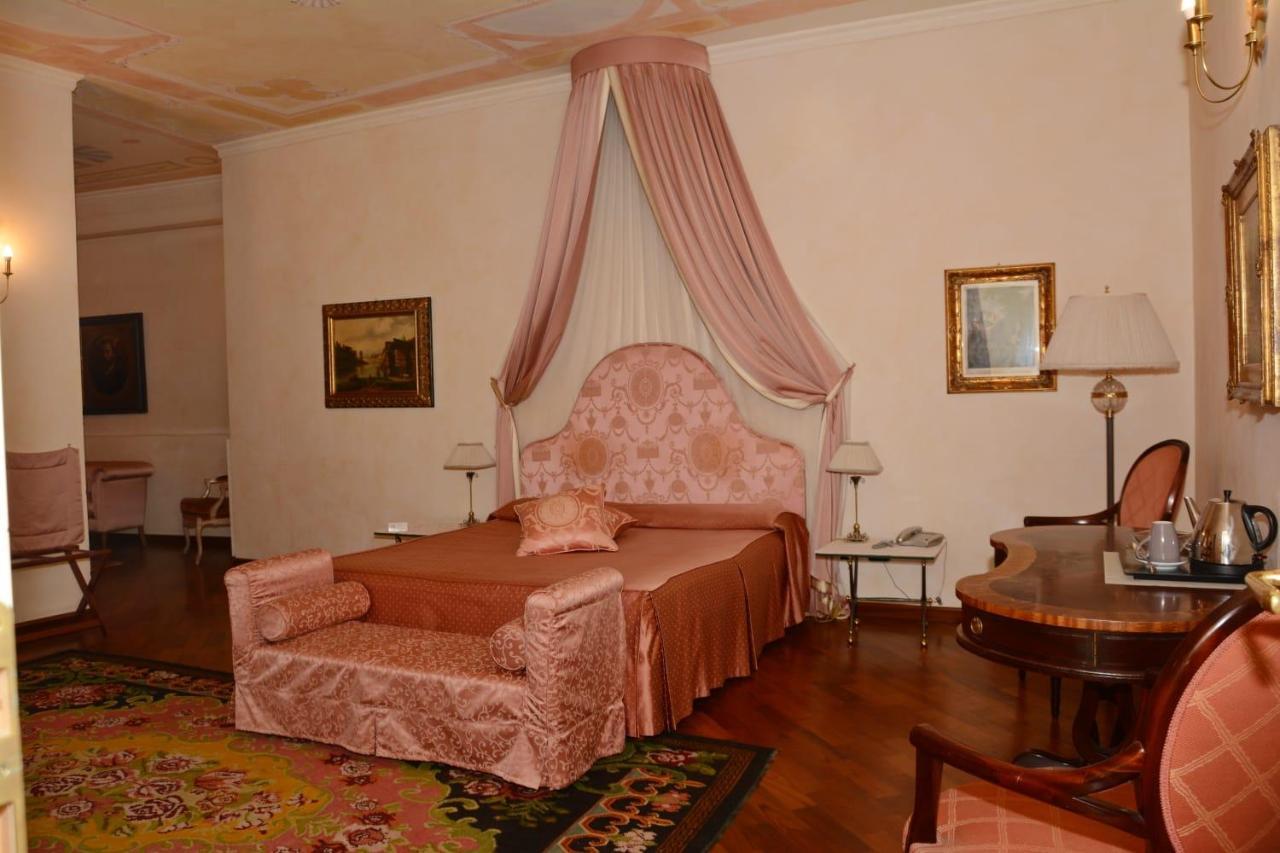 アルバ パラッツォ フィナティ Bed & Breakfast エクステリア 写真