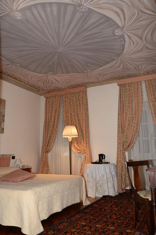 アルバ パラッツォ フィナティ Bed & Breakfast エクステリア 写真