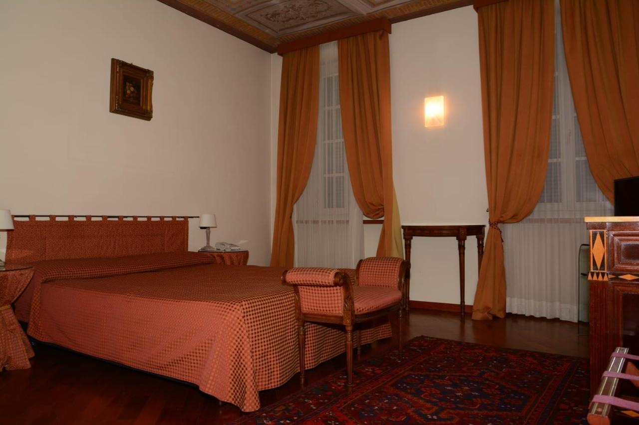 アルバ パラッツォ フィナティ Bed & Breakfast エクステリア 写真