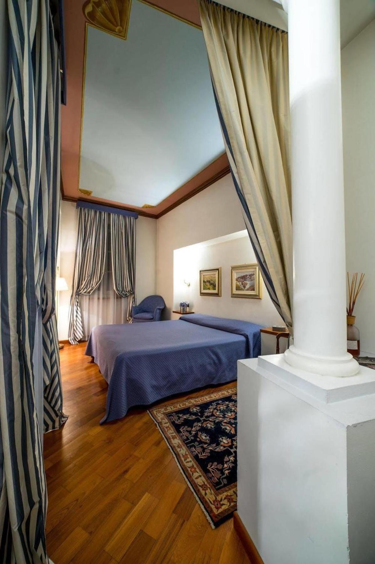 アルバ パラッツォ フィナティ Bed & Breakfast エクステリア 写真
