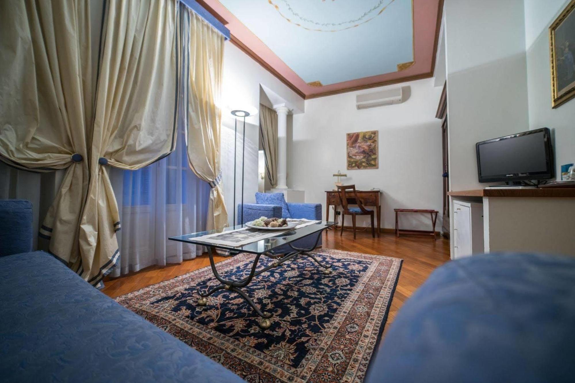 アルバ パラッツォ フィナティ Bed & Breakfast エクステリア 写真