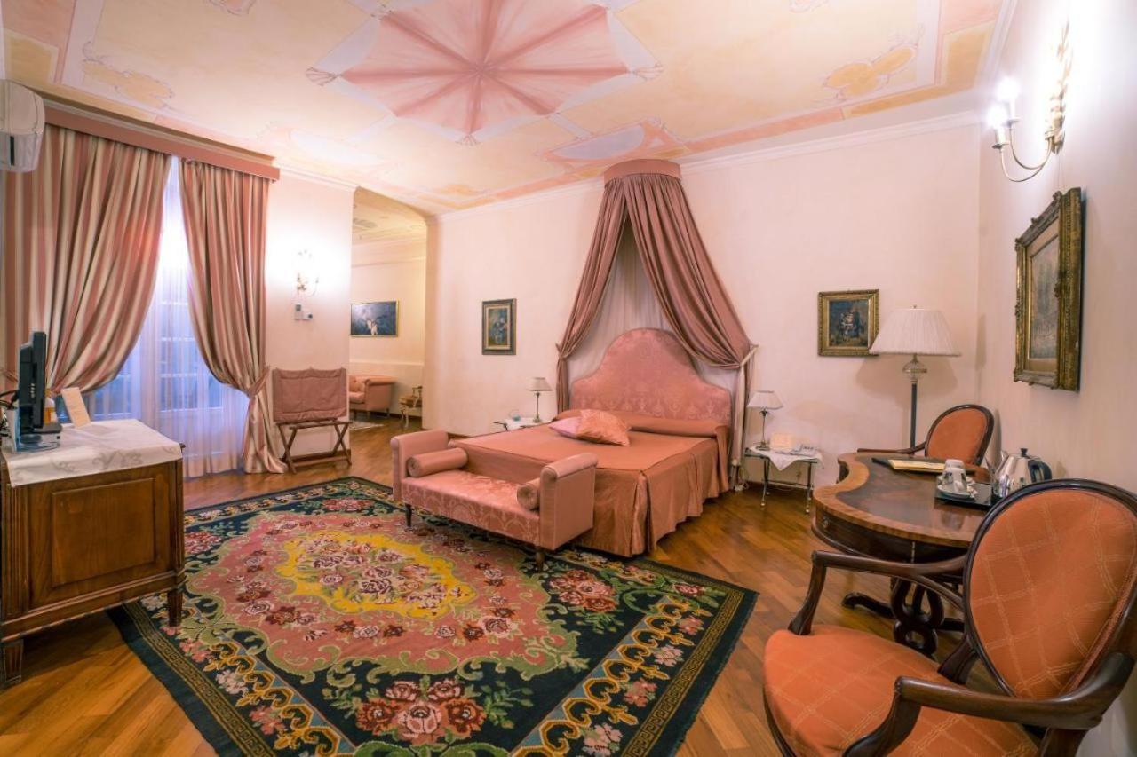 アルバ パラッツォ フィナティ Bed & Breakfast エクステリア 写真