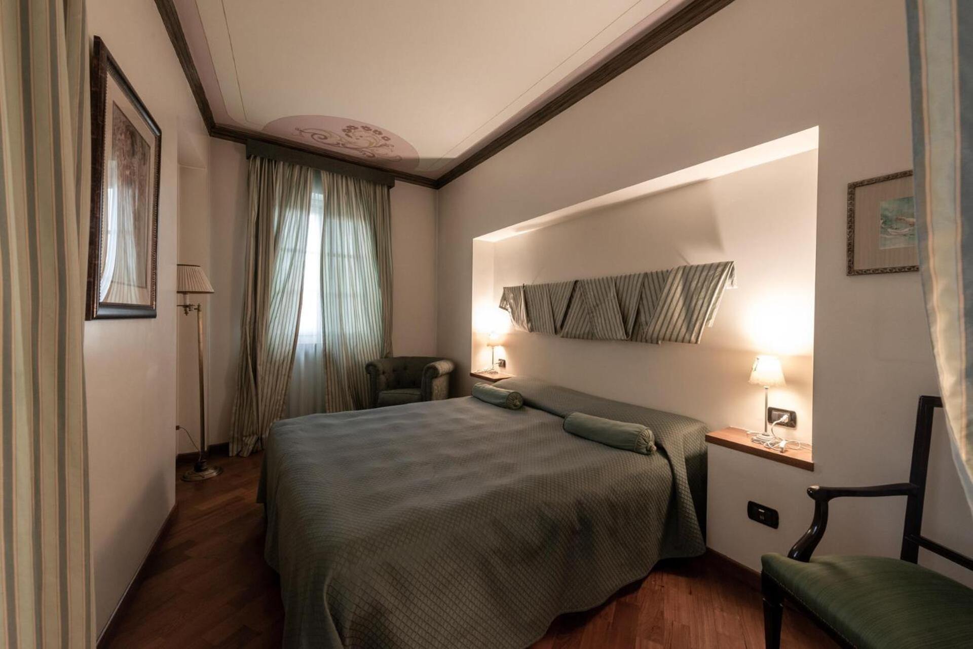 アルバ パラッツォ フィナティ Bed & Breakfast エクステリア 写真