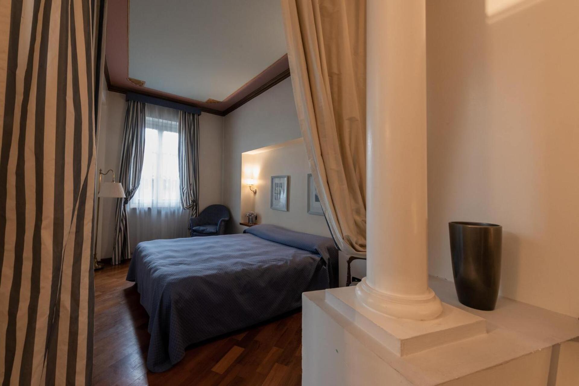 アルバ パラッツォ フィナティ Bed & Breakfast エクステリア 写真