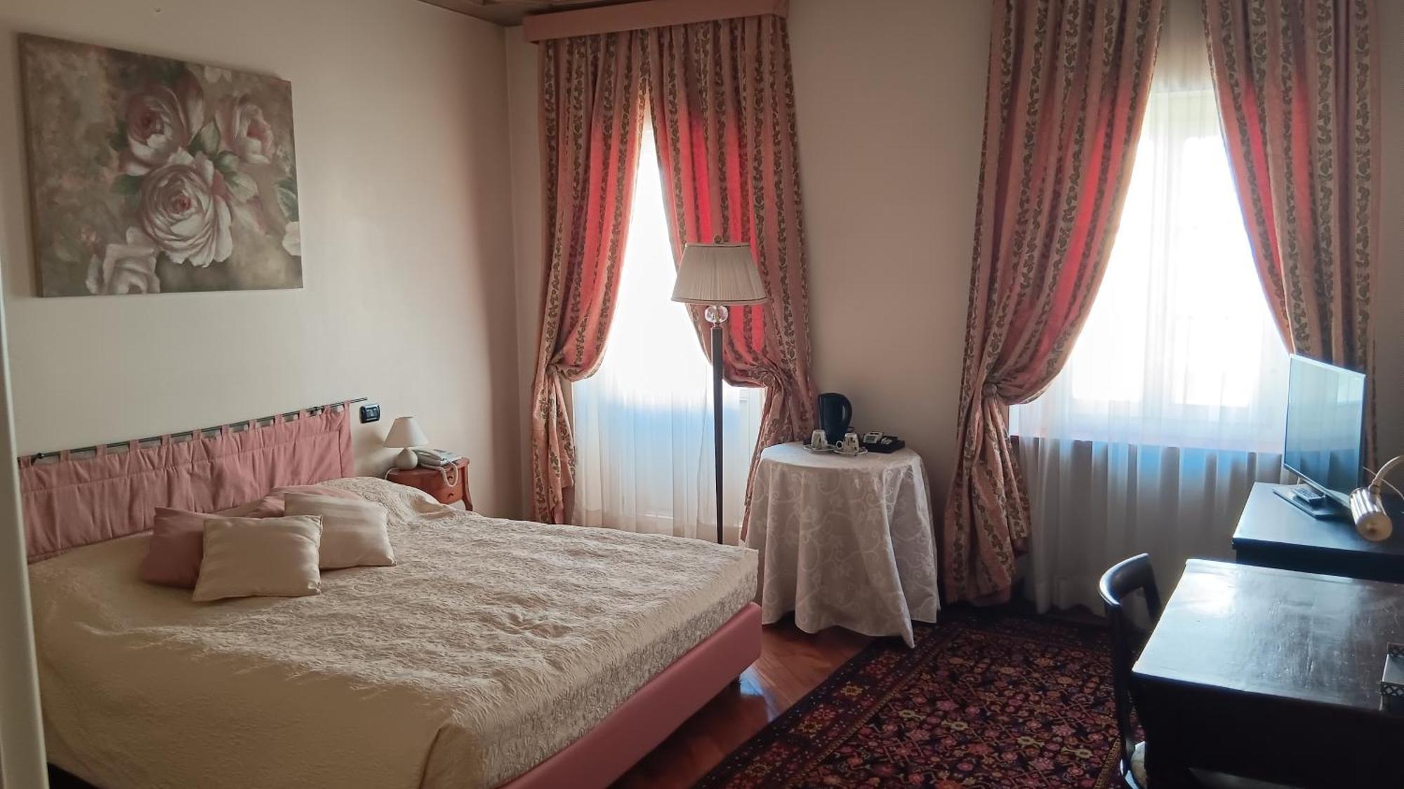 アルバ パラッツォ フィナティ Bed & Breakfast エクステリア 写真