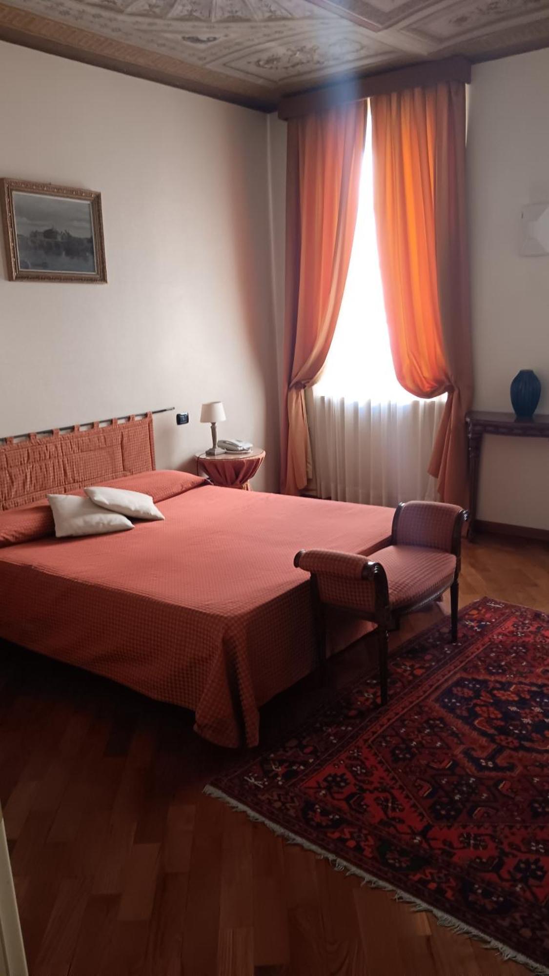 アルバ パラッツォ フィナティ Bed & Breakfast エクステリア 写真