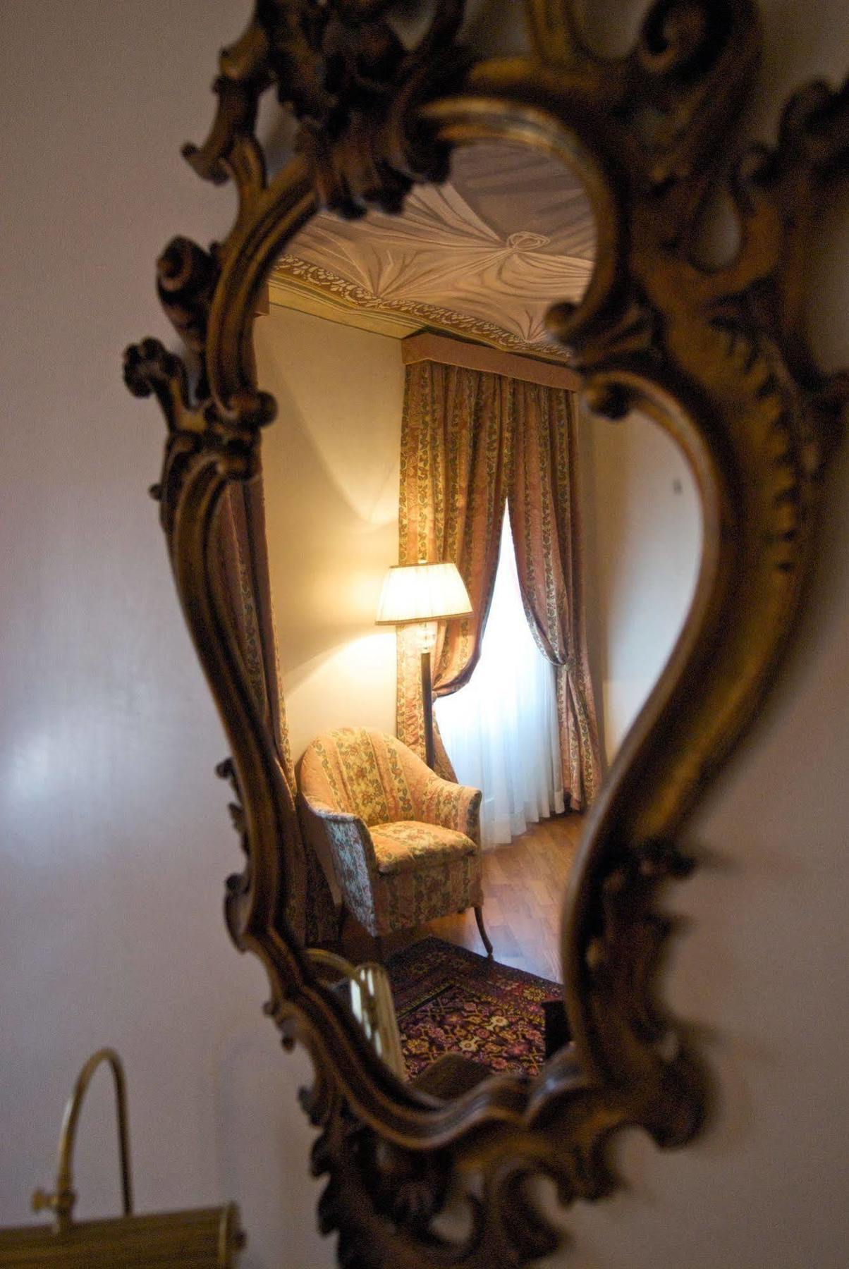 アルバ パラッツォ フィナティ Bed & Breakfast エクステリア 写真
