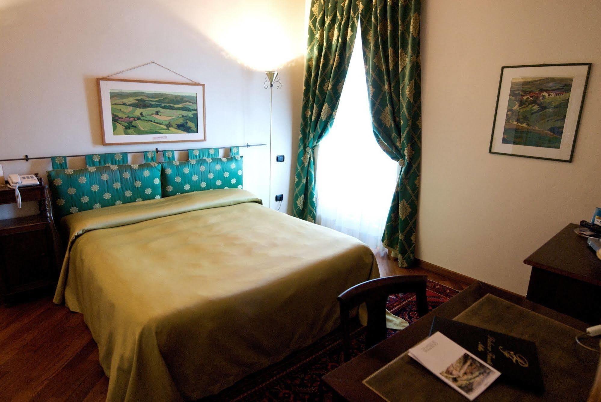 アルバ パラッツォ フィナティ Bed & Breakfast エクステリア 写真