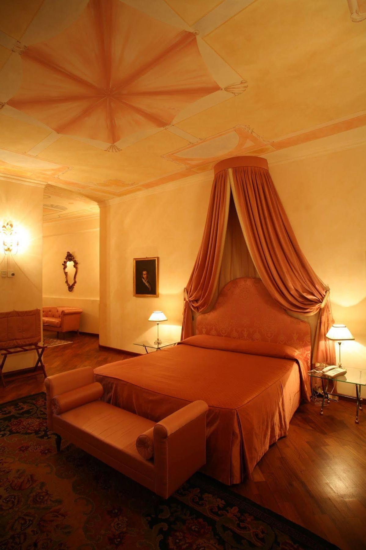 アルバ パラッツォ フィナティ Bed & Breakfast エクステリア 写真