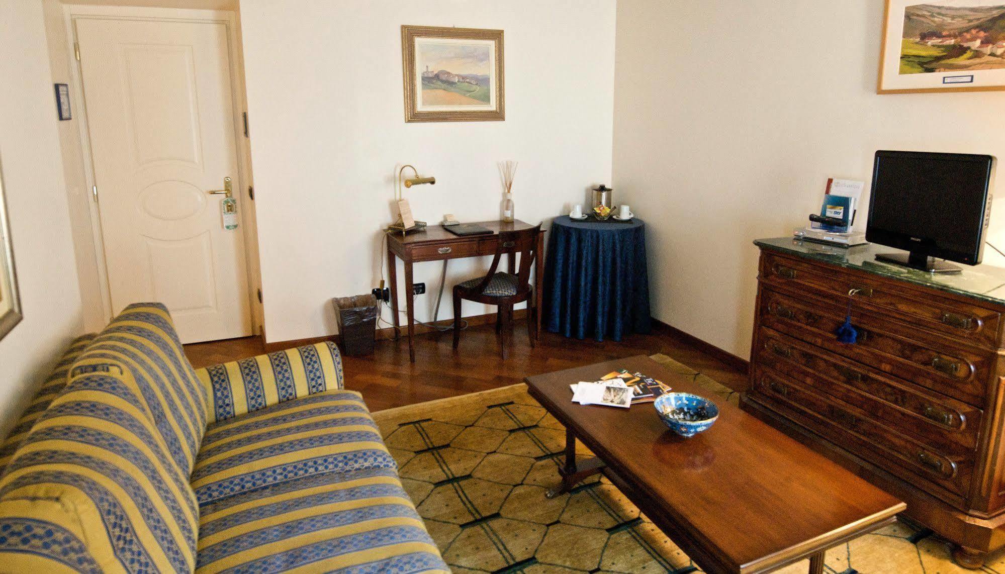 アルバ パラッツォ フィナティ Bed & Breakfast エクステリア 写真